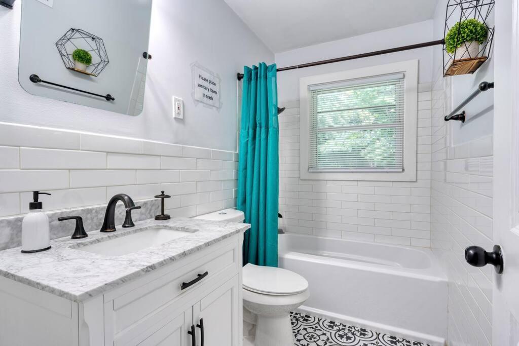 2Br 1Ba Duplex House King Beds Great For Small Groups Close To All Uptown Charlotte Attractions Extérieur photo